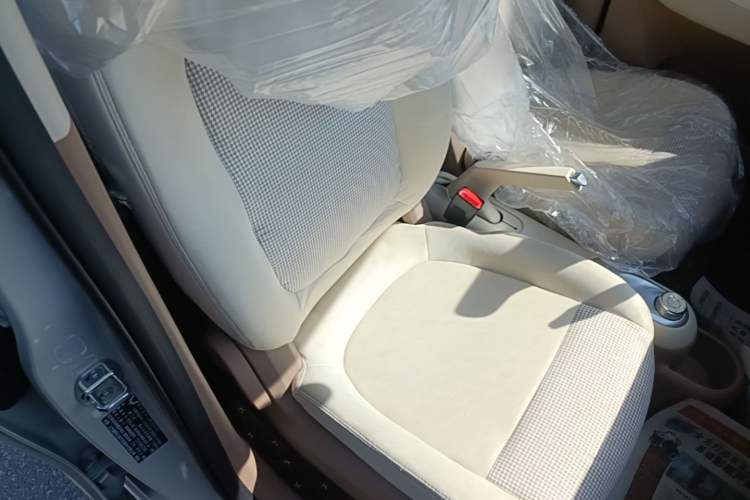 Used Wuling Hongguang MINIEV 2025 Four-Door Version Advanced Edition Right Front Seat