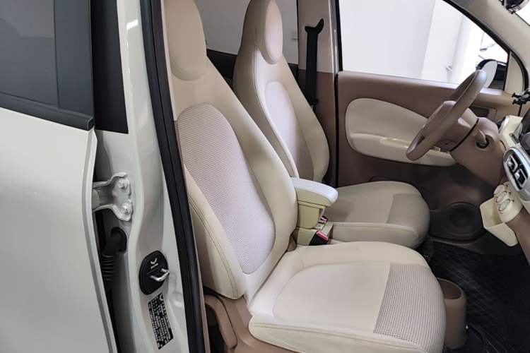 Used Wuling Hongguang MINIEV 2025 Four-Door Version Premium Edition Right Front Seat
