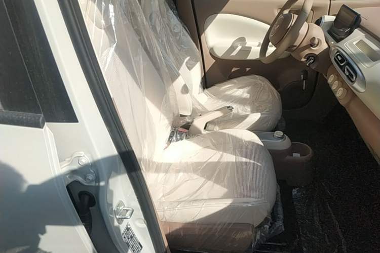 Used Wuling Hongguang MINIEV 2025 Four-Door Version Advanced Edition Right Front Seat