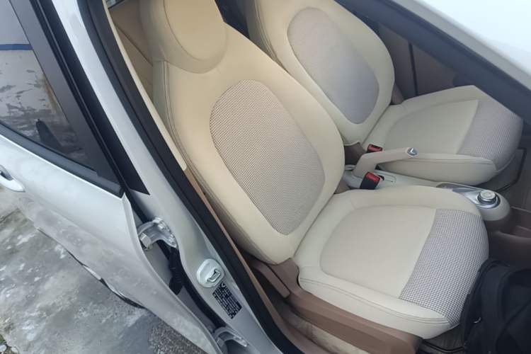 Used Wuling Hongguang MINIEV 2025 Four-Door Version Advanced Edition Right Front Seat