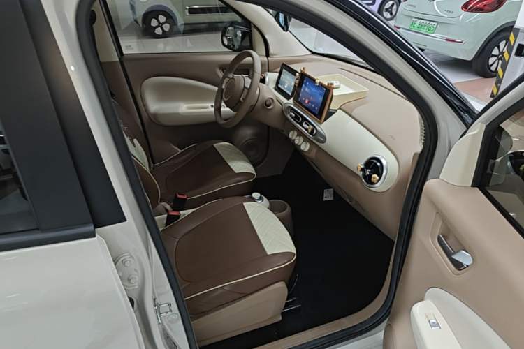 Used Wuling Hongguang MINIEV 2025 Four-Door Version Zhenxiang+ Edition Right Front Seat