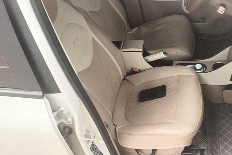Used Wuling Hongguang MINIEV 2025 Four-Door Version Advanced Edition Right Front Seat