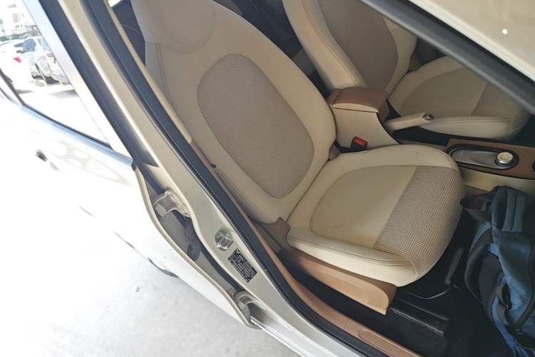 Used Wuling Hongguang MINIEV 2025 Four-Door Version Advanced Edition Right Front Seat