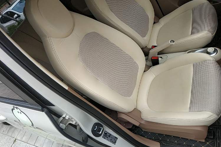 Used Wuling Hongguang MINIEV 2025 Four-Door Version Advanced Edition Right Front Seat