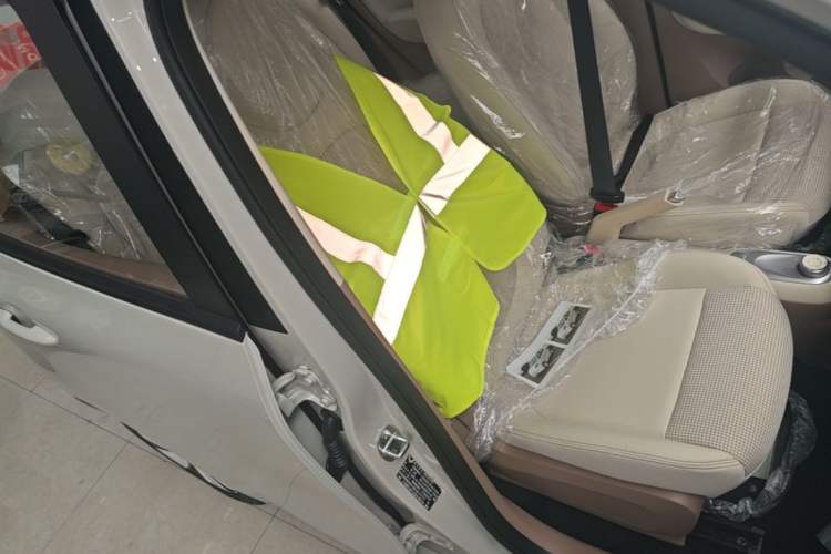 Used Wuling Hongguang MINIEV 2025 Four-Door Version Premium Edition Right Front Seat