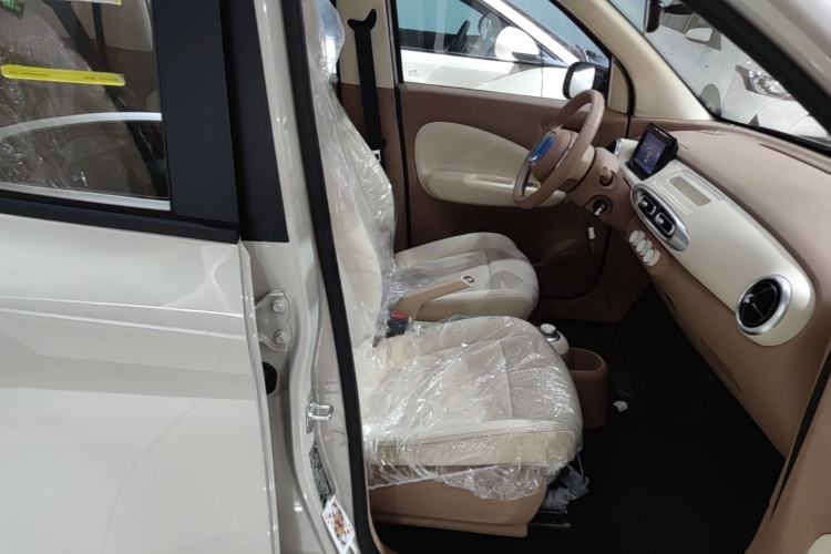 Used Wuling Hongguang MINIEV 2025 Four-Door Version Advanced Edition Right Front Seat