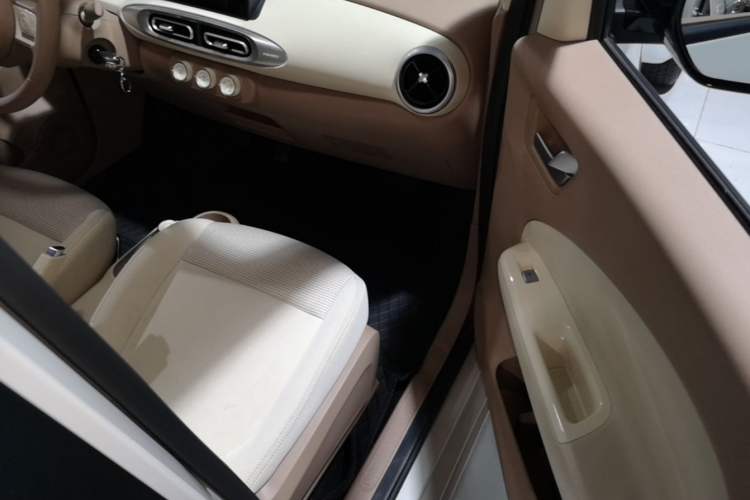Used Wuling Hongguang MINIEV 2025 Four-Door Version Advanced Edition Right Front Seat