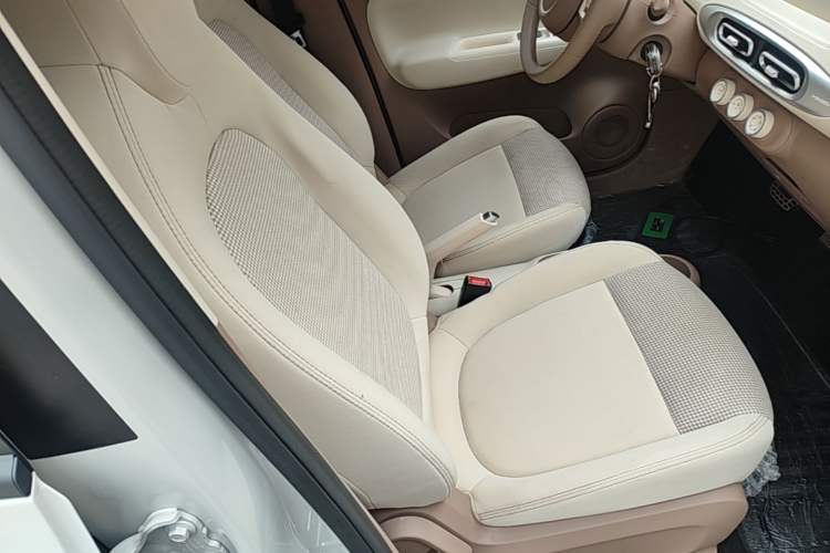 Used Wuling Hongguang MINIEV 2025 Four-Door Version Advanced Edition Right Front Seat