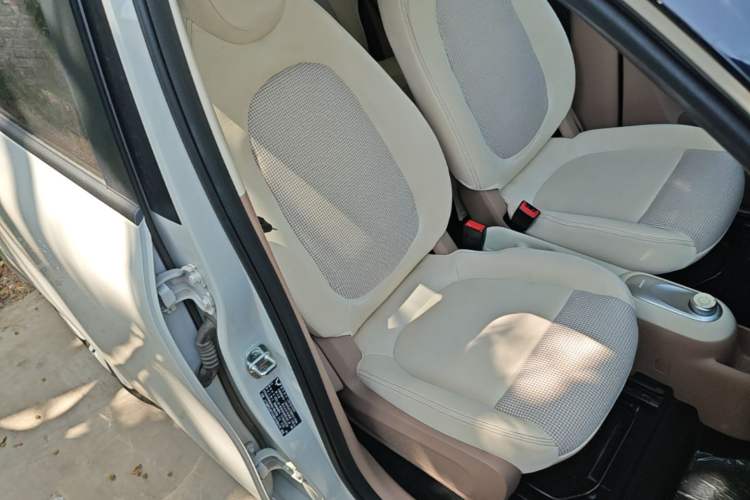 Used Wuling Hongguang MINIEV 2025 Four-Door Version Zhenxiang+ Edition Right Front Seat