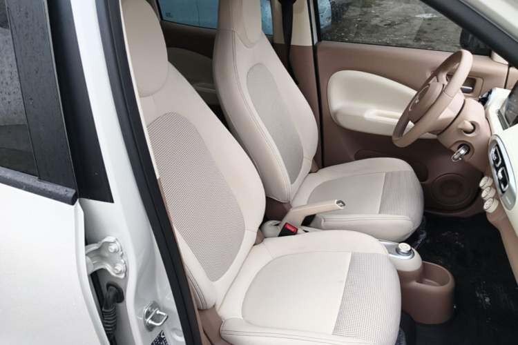 Used Wuling Hongguang MINIEV 2025 Four-Door Version Advanced Edition Right Front Seat