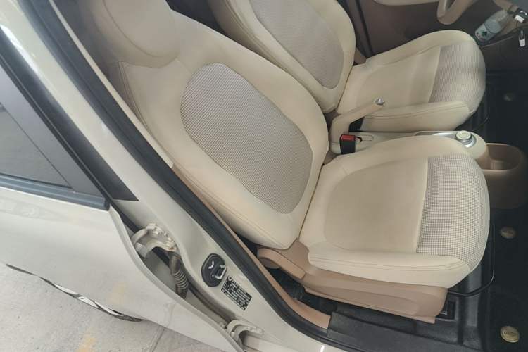 Used Wuling Hongguang MINIEV 2025 Four-Door Version Advanced Edition Right Front Seat