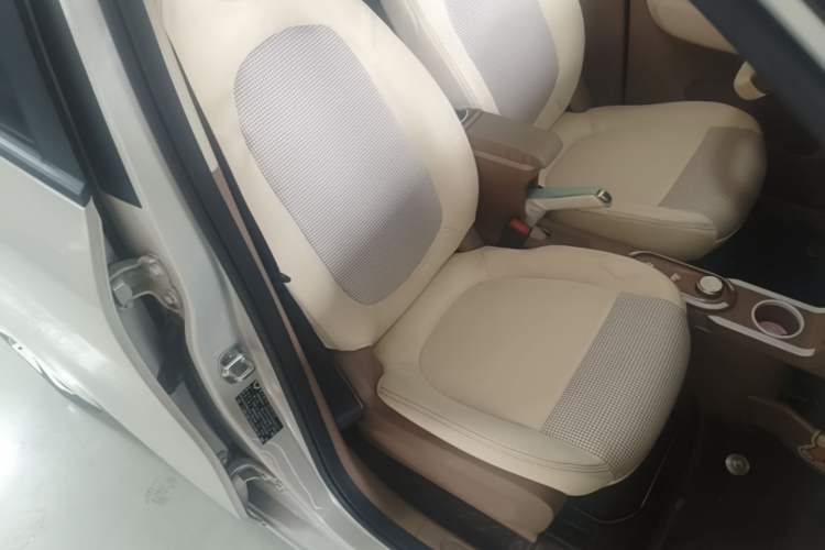 Used Wuling Hongguang MINIEV 2025 Four-Door Version Advanced Edition Right Front Seat