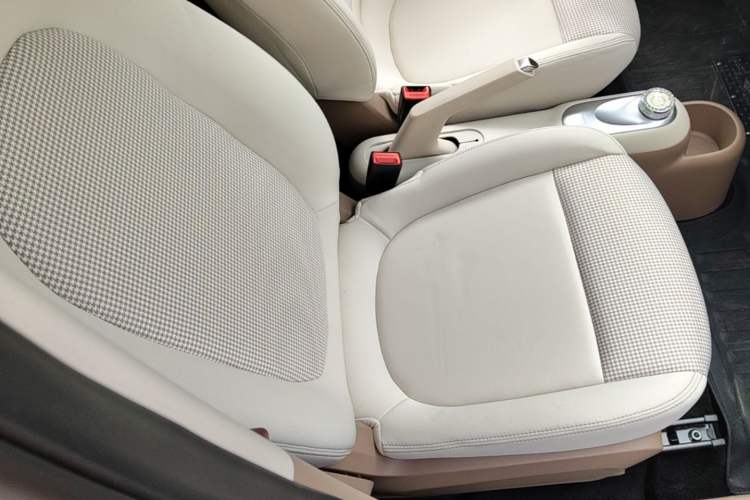 Used Wuling Hongguang MINIEV 2025 Four-Door Version Advanced Edition Right Front Seat