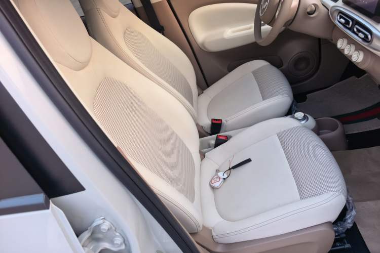 Used Wuling Hongguang MINIEV 2025 Four-Door Version Premium Edition Right Front Seat