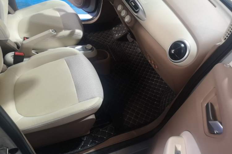 Used Wuling Hongguang MINIEV 2025 Four-Door Version Advanced Edition Right Front Seat