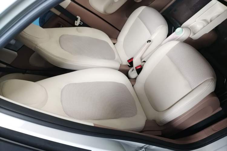 Used Wuling Hongguang MINIEV 2025 Four-Door Version Advanced Edition Right Front Seat
