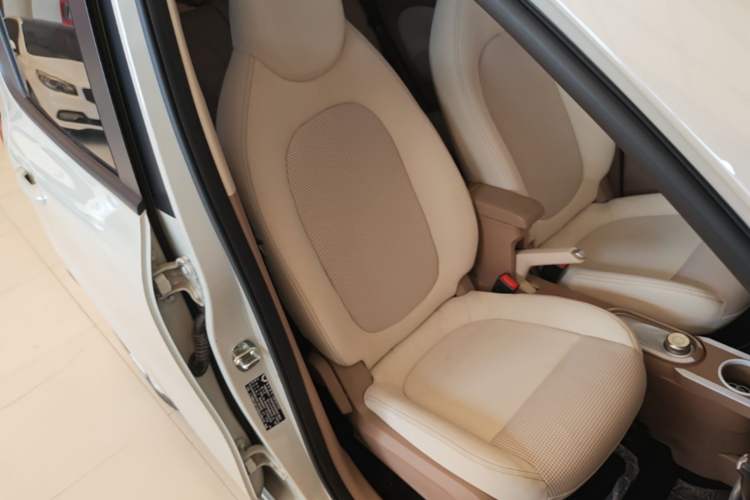 Used Wuling Hongguang MINIEV 2025 Four-Door Version Advanced Edition Right Front Seat