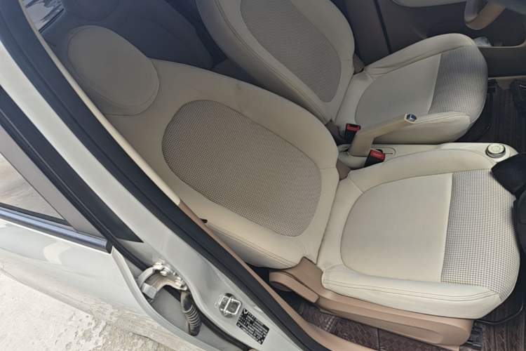 Used Wuling Hongguang MINIEV 2025 Four-Door Version Advanced Edition Right Front Seat