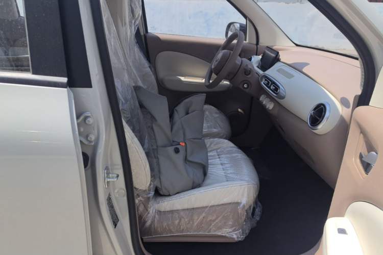 Used Wuling Hongguang MINIEV 2025 Four-Door Version Advanced Edition Right Front Seat