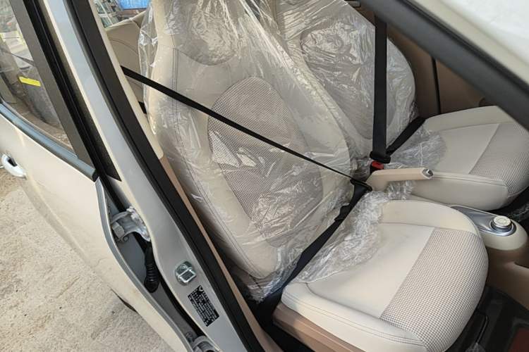 Used Wuling Hongguang MINIEV 2025 Four-Door Version Advanced Edition Right Front Seat