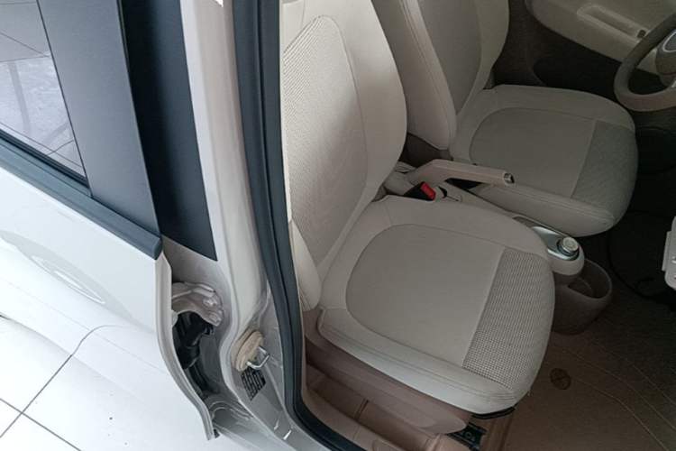 Used Wuling Hongguang MINIEV 2025 Four-Door Version Advanced Edition Right Front Seat