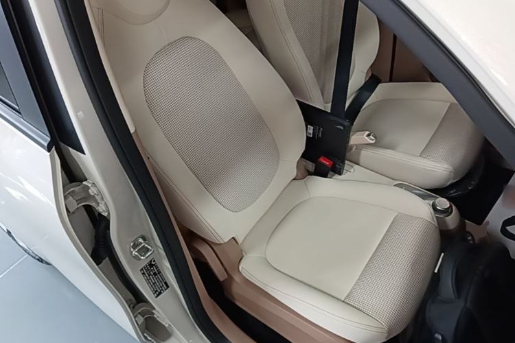 Used Wuling Hongguang MINIEV 2025 Four-Door Version Advanced Edition Right Front Seat
