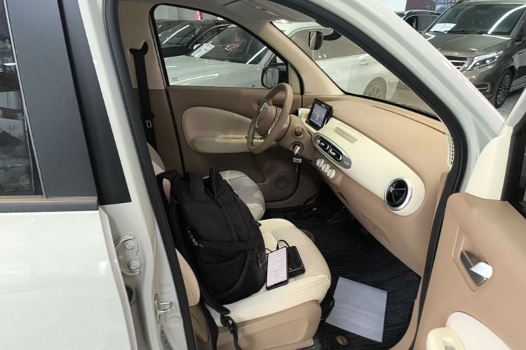 Used Wuling Hongguang MINIEV 2025 Four-Door Version Advanced Edition Right Front Seat