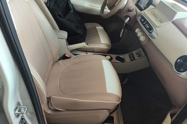 Used Wuling Hongguang MINIEV 2025 Four-Door Version Advanced Edition Right Front Seat