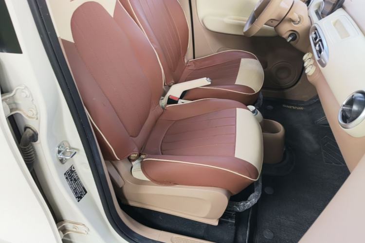 Used Wuling Hongguang MINIEV 2025 Four-Door Version Advanced Edition Right Front Seat