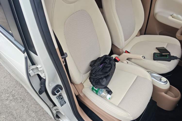 Used Wuling Hongguang MINIEV 2025 Four-Door Version Advanced Edition Right Front Seat