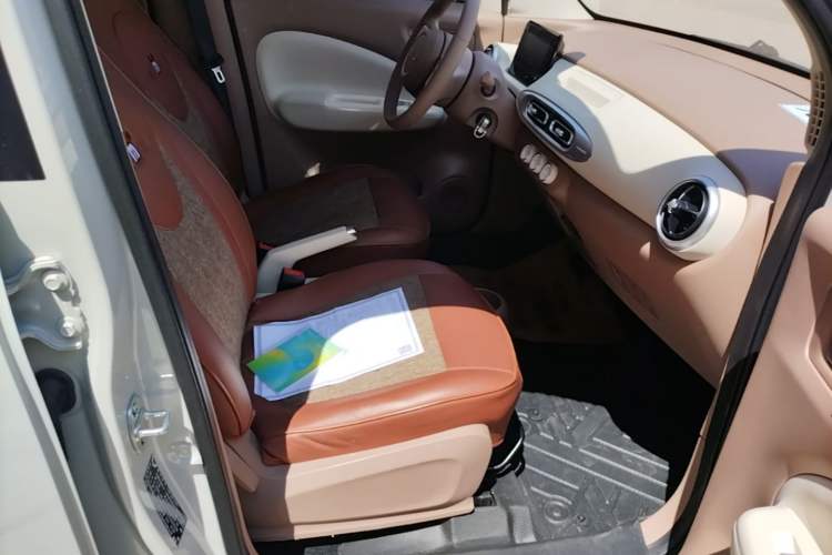 Used Wuling Hongguang MINIEV 2025 Four-Door Version Advanced Edition Right Front Seat