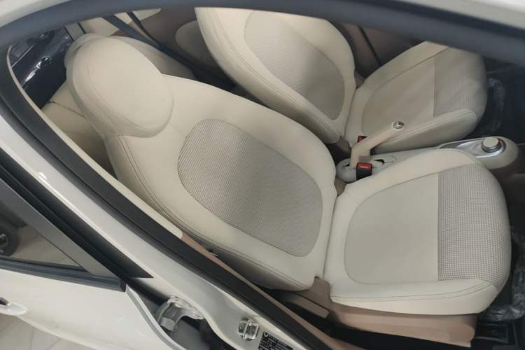 Used Wuling Hongguang MINIEV 2025 Four-Door Version Advanced Edition Right Front Seat