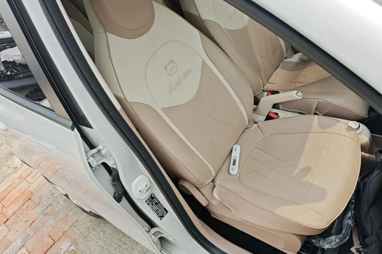Used Wuling Hongguang MINIEV 2025 Four-Door Version Advanced Edition Right Front Seat