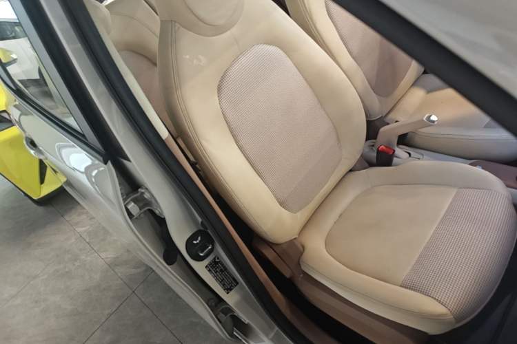 Used Wuling Hongguang MINIEV 2025 Four-Door Version Advanced Edition Right Front Seat