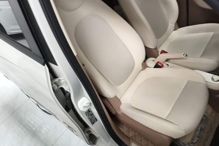 Used Wuling Hongguang MINIEV 2025 Four-Door Version Advanced Edition Right Front Seat