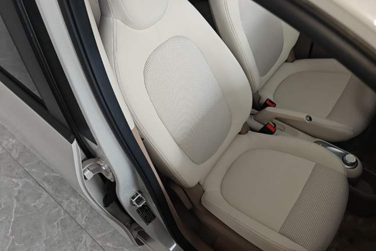 Used Wuling Hongguang MINIEV 2025 Four-Door Version Advanced Edition Right Front Seat