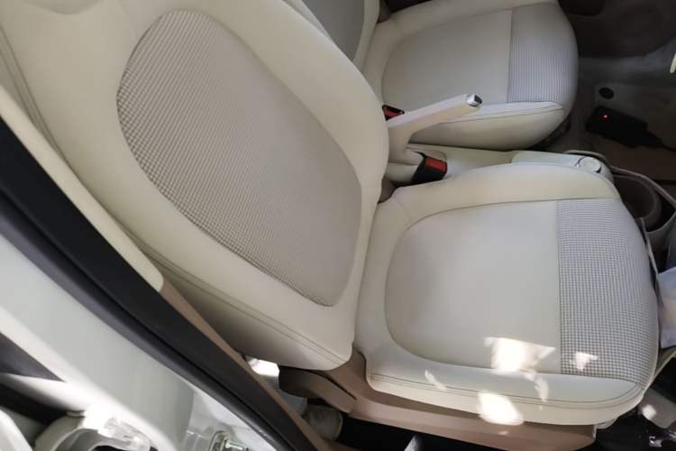 Used Wuling Hongguang MINIEV 2025 Four-Door Version Advanced Edition Right Front Seat