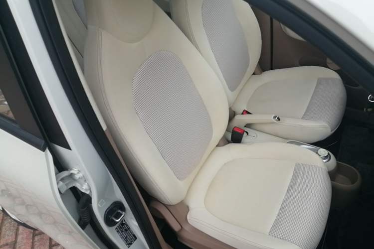 Used Wuling Hongguang MINIEV 2025 Four-Door Version Advanced Edition Right Front Seat