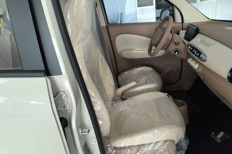 Used Wuling Hongguang MINIEV 2025 Four-Door Version Advanced Edition Right Front Seat