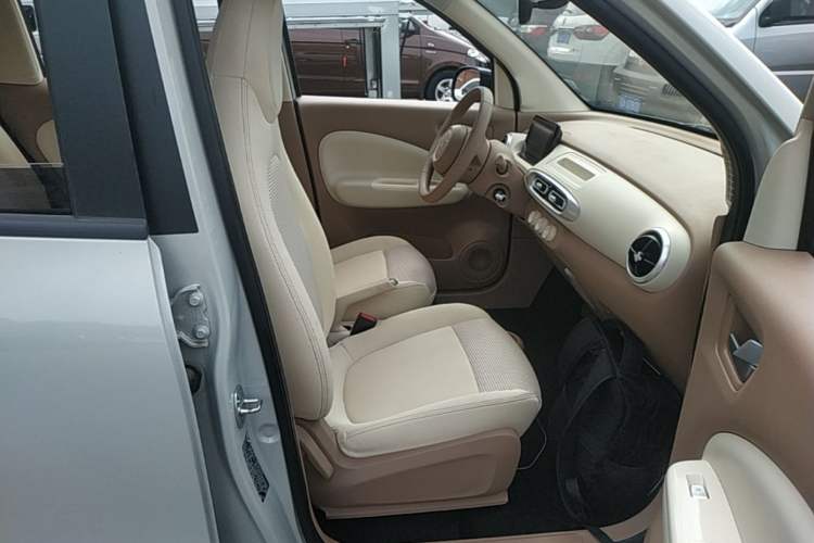 Used Wuling Hongguang MINIEV 2025 Four-Door Version Advanced Edition Right Front Seat