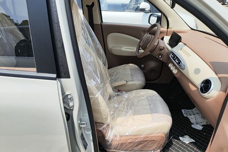 Used Wuling Hongguang MINIEV 2025 Four-Door Version Advanced Edition Right Front Seat