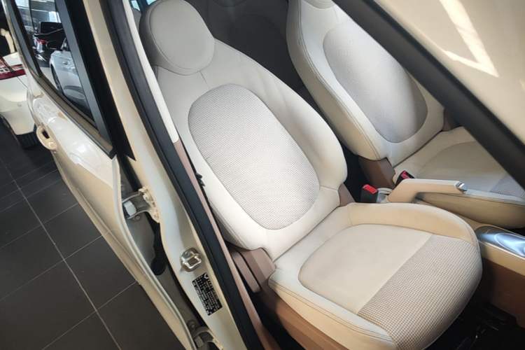 Used Wuling Hongguang MINIEV 2025 Four-Door Version Advanced Edition Right Front Seat