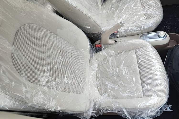Used Wuling Hongguang MINIEV 2025 Four-Door Version Advanced Edition Right Front Seat