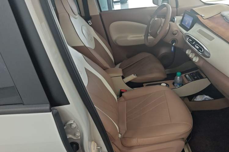 Used Wuling Hongguang MINIEV 2025 Four-Door Version Advanced Edition Right Front Seat