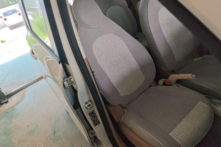 Used Wuling Hongguang MINIEV 2025 Four-Door Version Advanced Edition Right Front Seat