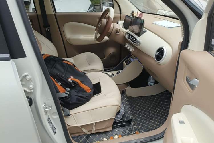 Used Wuling Hongguang MINIEV 2025 Four-Door Version Premium Edition Right Front Seat