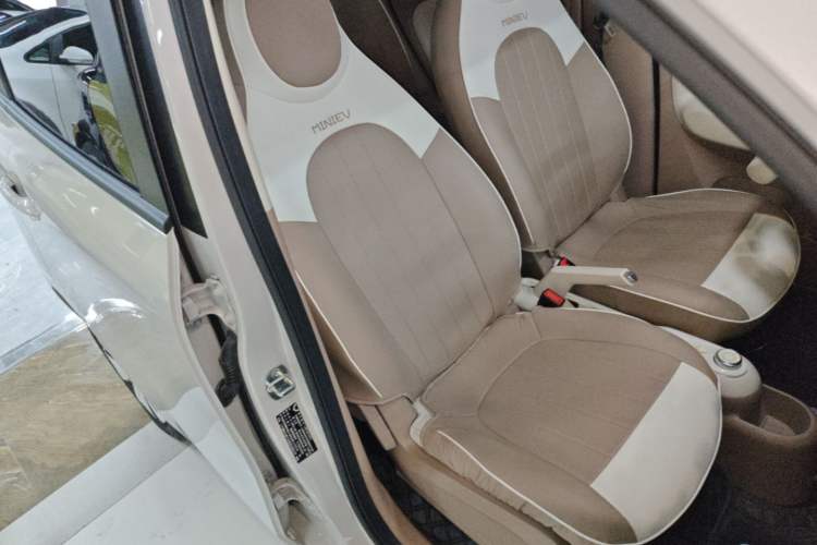Used Wuling Hongguang MINIEV 2025 Four-Door Version Advanced Edition Right Front Seat
