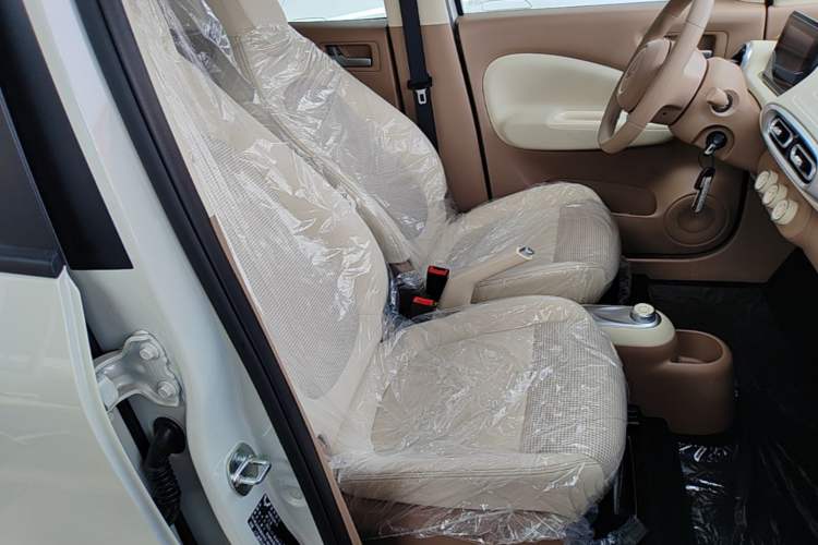 Used Wuling Hongguang MINIEV 2025 Four-Door Version Advanced Edition Right Front Seat
