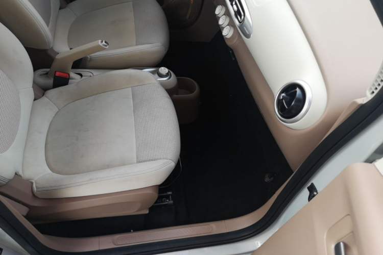 Used Wuling Hongguang MINIEV 2025 Four-Door Version Advanced Edition Right Front Seat