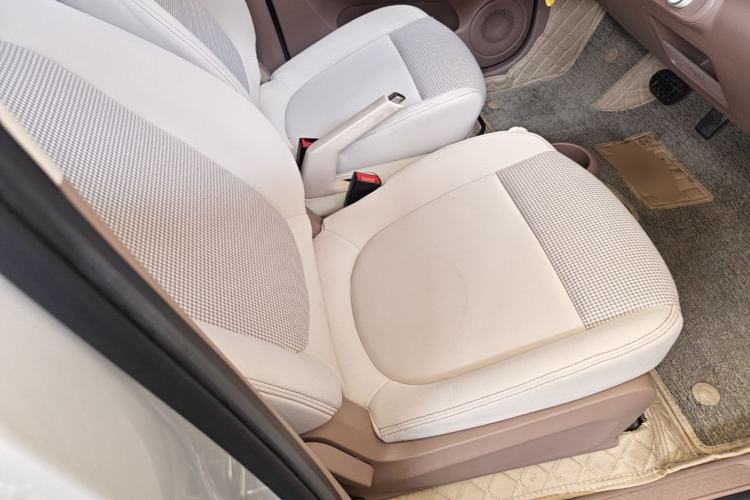 Used Wuling Hongguang MINIEV 2025 Four-Door Version Advanced Edition Right Front Seat